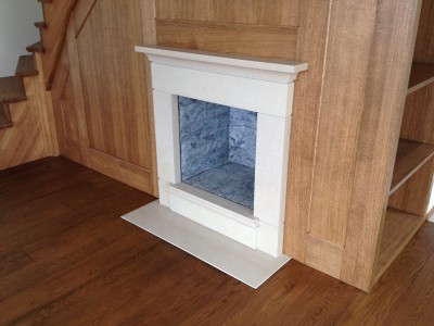 kamin, peasaaalikamin, kaunis, antiikne, dolomiidist kamin esimesel korrusel