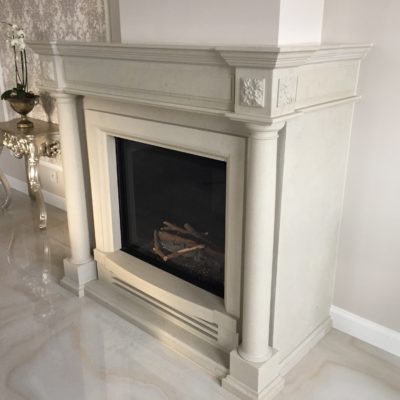 kamin, kamin sammastega