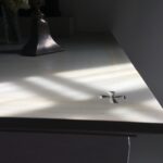 Kärdla Ristija Johannese kiriku altar ja ristimiskivi