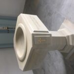 Kärdla Ristija Johannese kiriku altar ja ristimiskivi