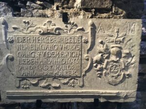 Raidkivi siseportaal Orgita kivist